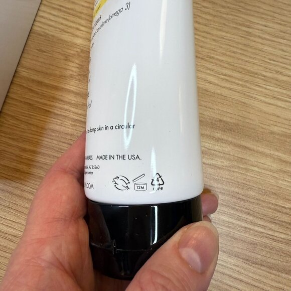 Whish Coconut Shave Cream Luxurious Moisturizing Shave for Smooth Skin Full Size - Picture 4 of 14